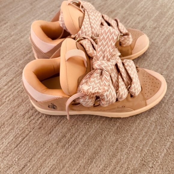 Sneakers with oversized laces - Picture 3 of 4